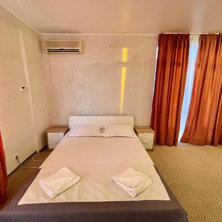 Hotel Mon Caprice Bukarest Eksteriør billede