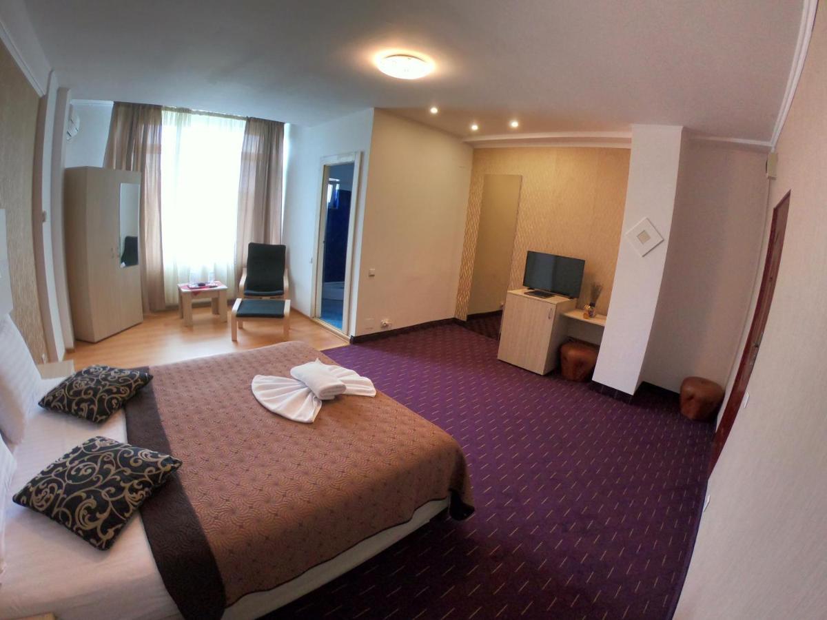 Hotel Mon Caprice Bukarest Eksteriør billede