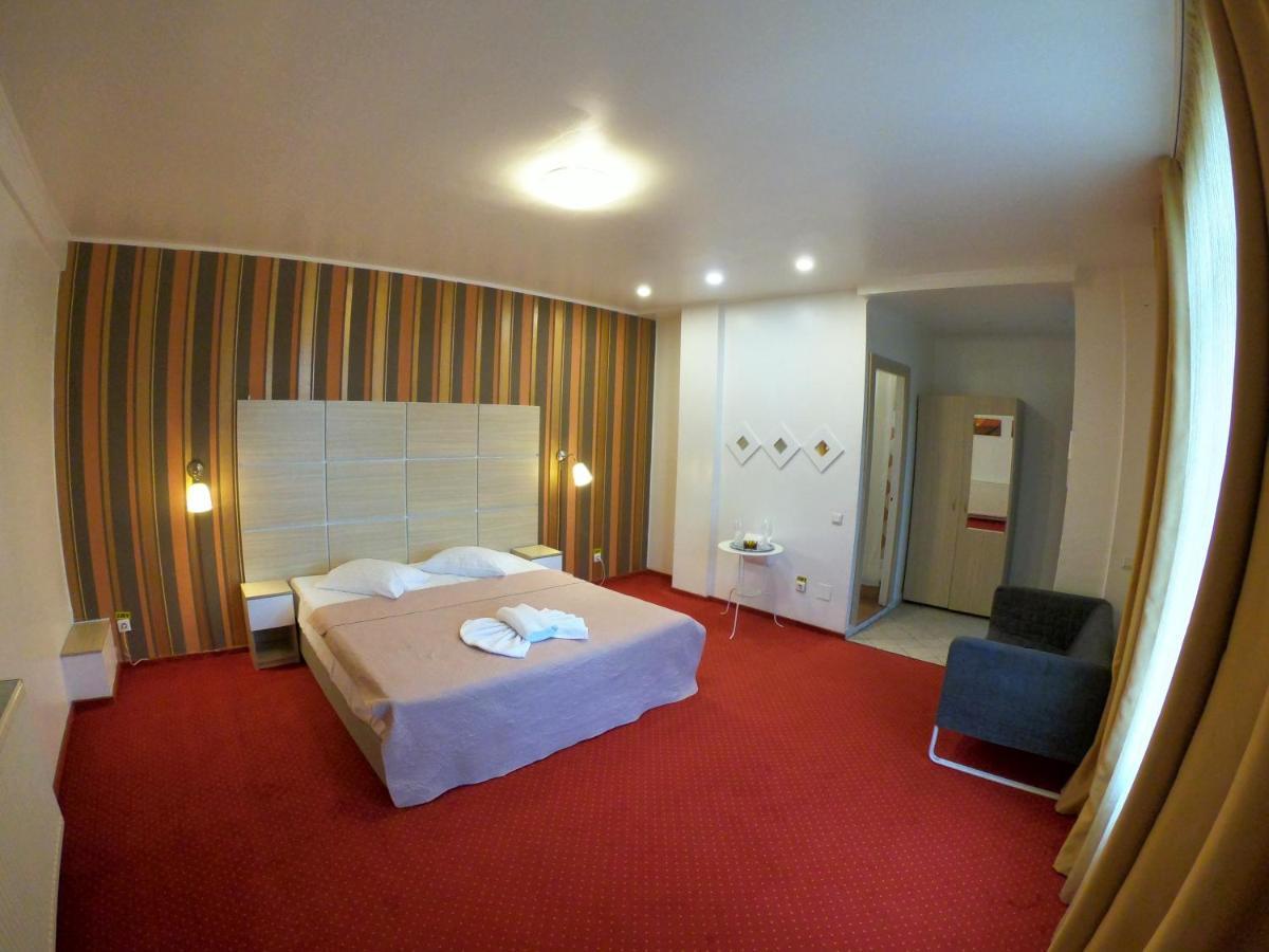 Hotel Mon Caprice Bukarest Eksteriør billede
