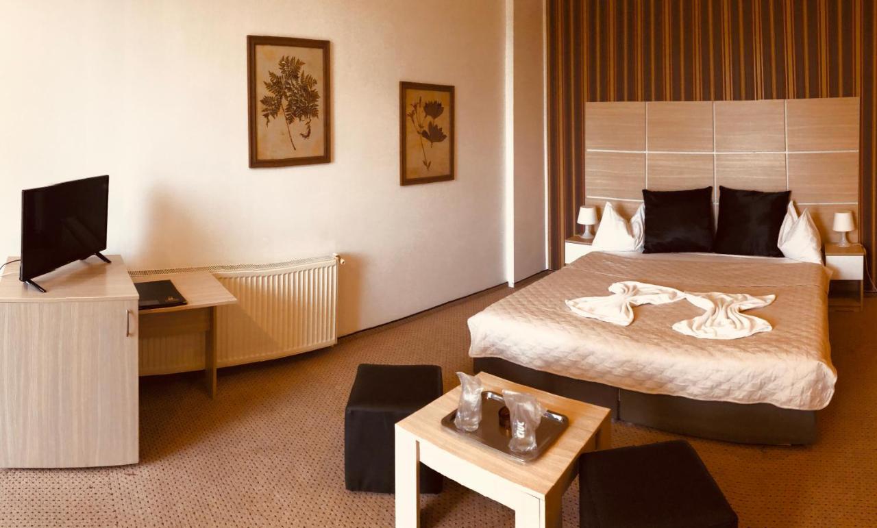 Hotel Mon Caprice Bukarest Eksteriør billede