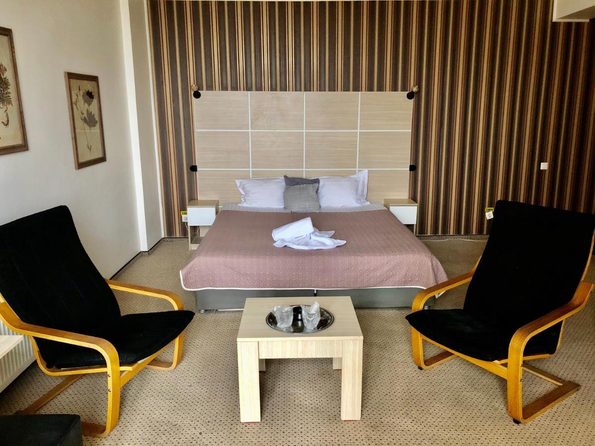 Hotel Mon Caprice Bukarest Eksteriør billede