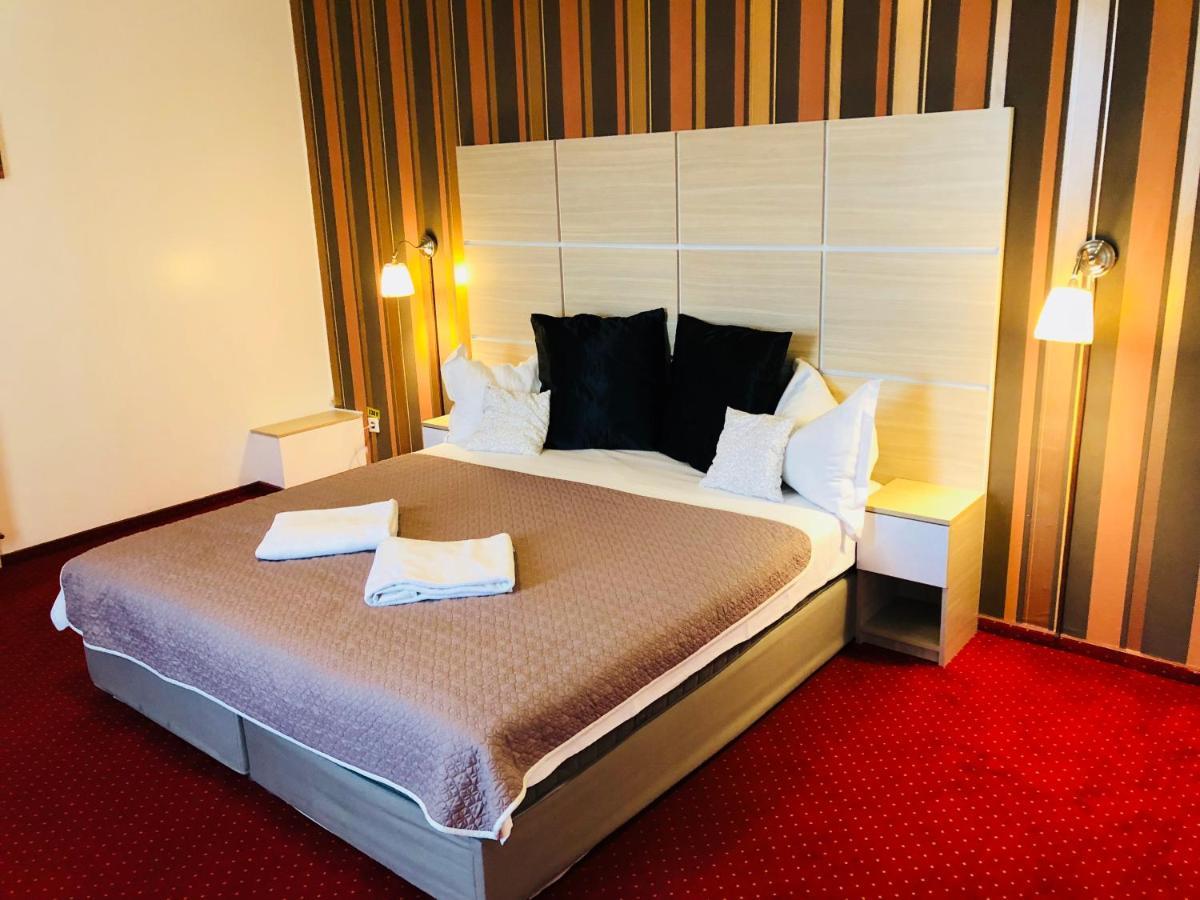 Hotel Mon Caprice Bukarest Eksteriør billede