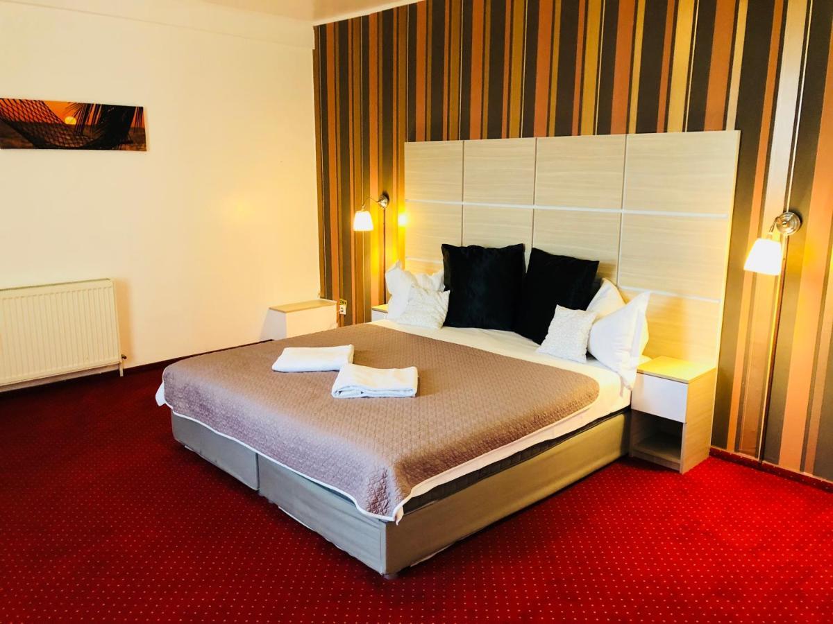 Hotel Mon Caprice Bukarest Eksteriør billede
