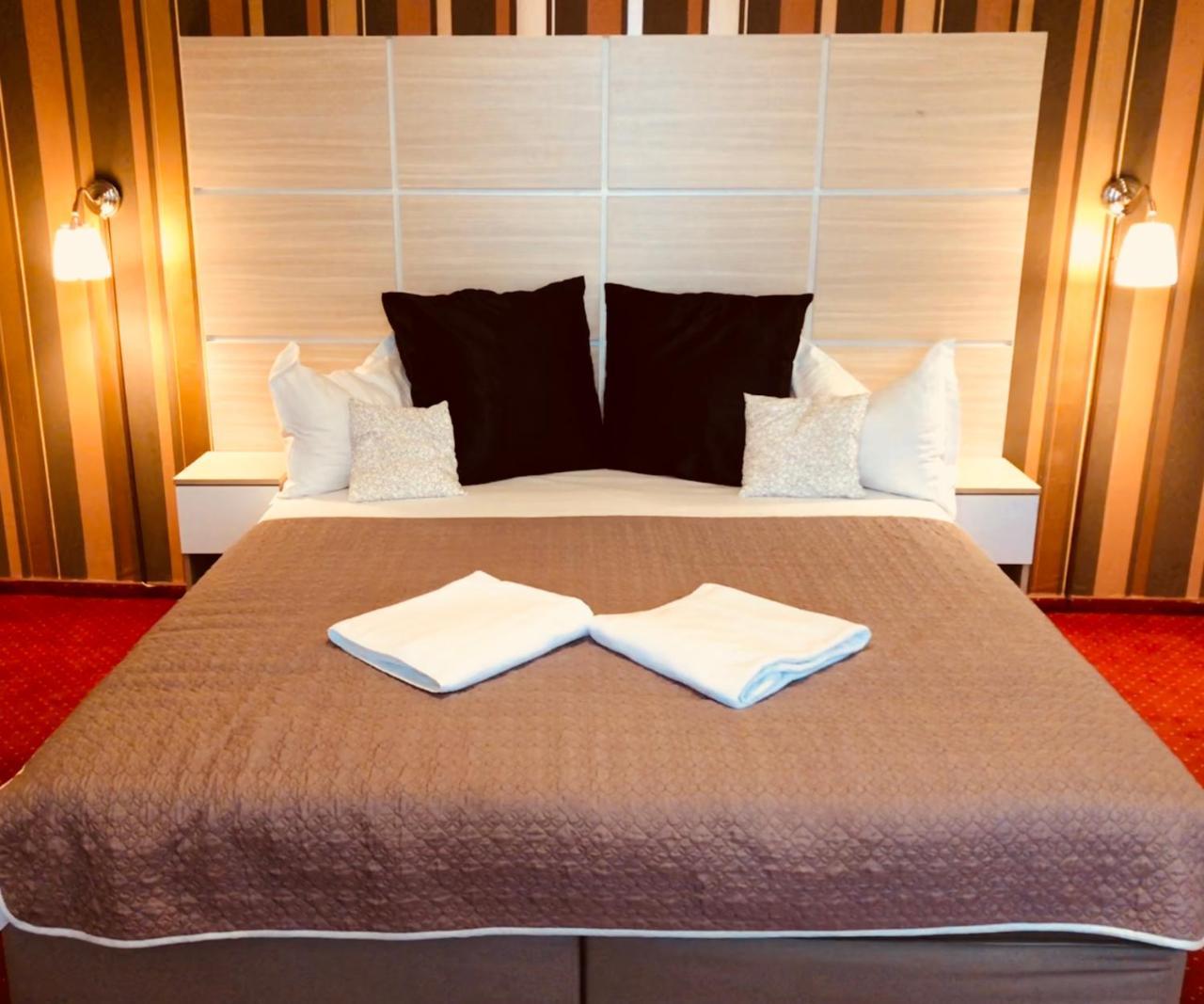 Hotel Mon Caprice Bukarest Eksteriør billede